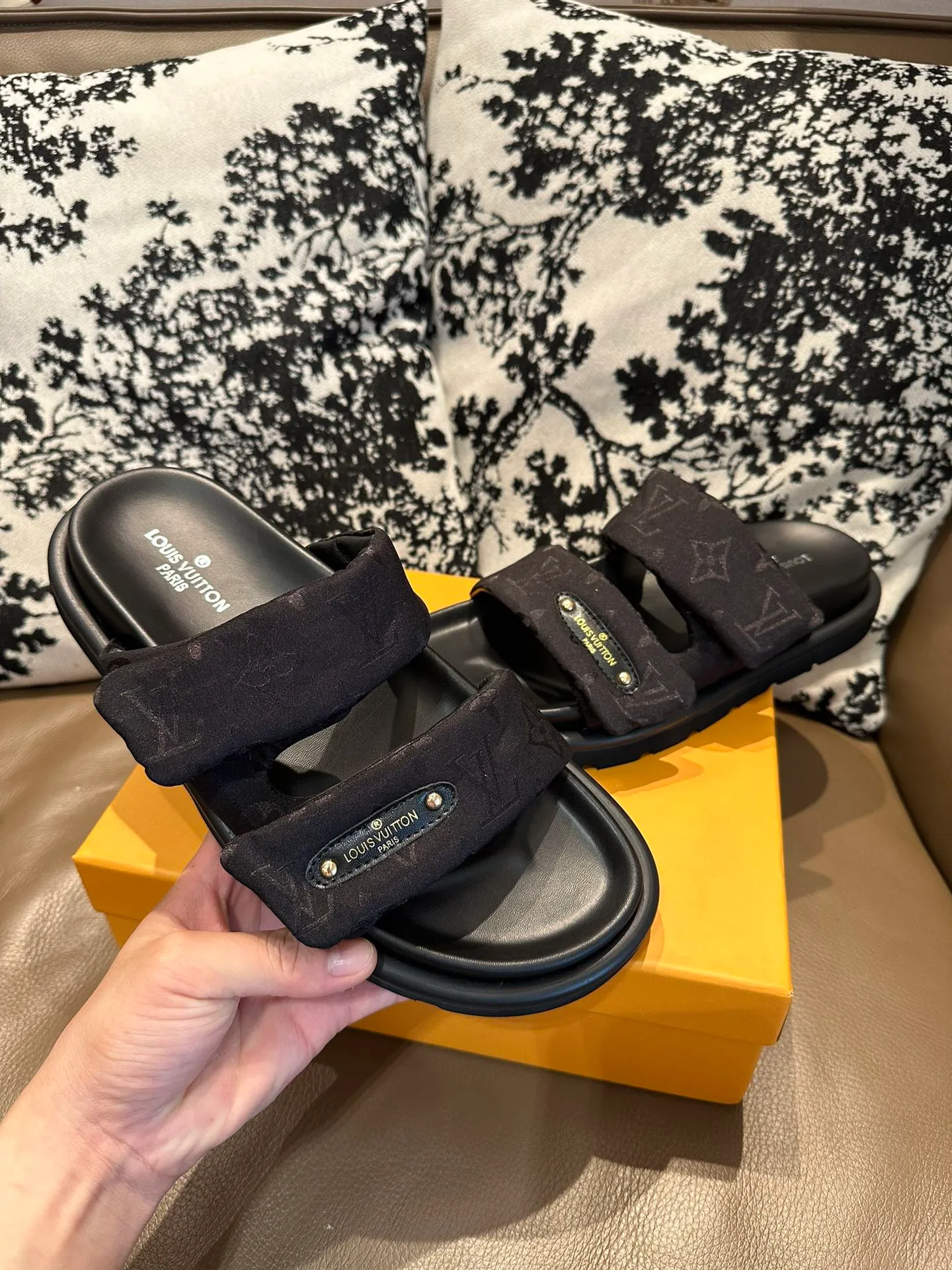 Men's shoes 💰360💰 LV. Slippers 🩴High silk fabric original PU water table rubber outsole, size 35-46